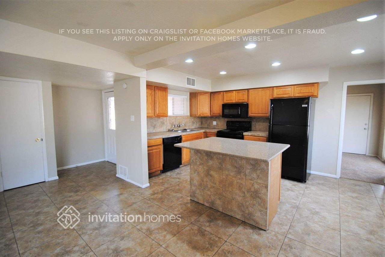 5625 W Pierson St - Photo 5 of 13