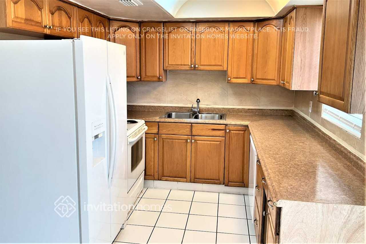 5140 Sw 6th Ct - Photo 4 of 15