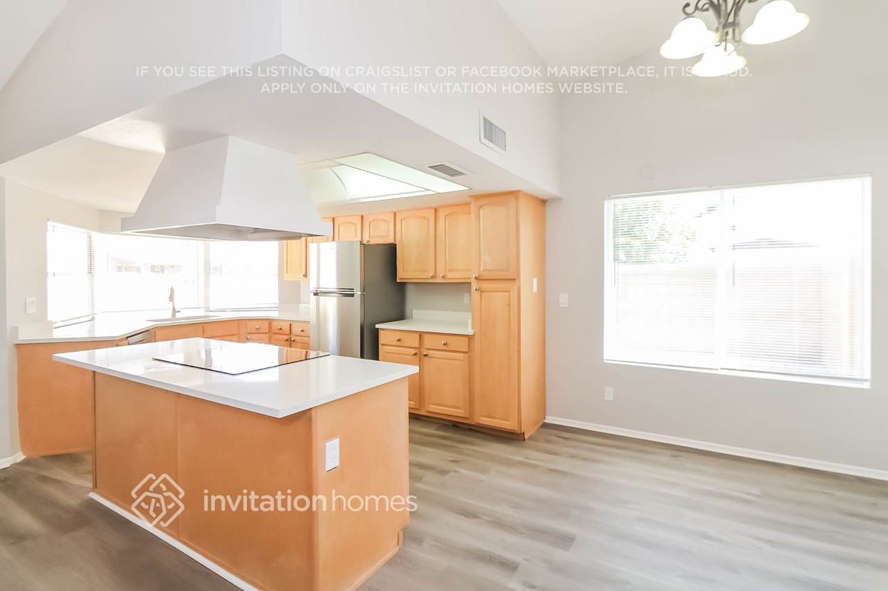 6142 W Sunnyside Dr - Photo 5 of 16