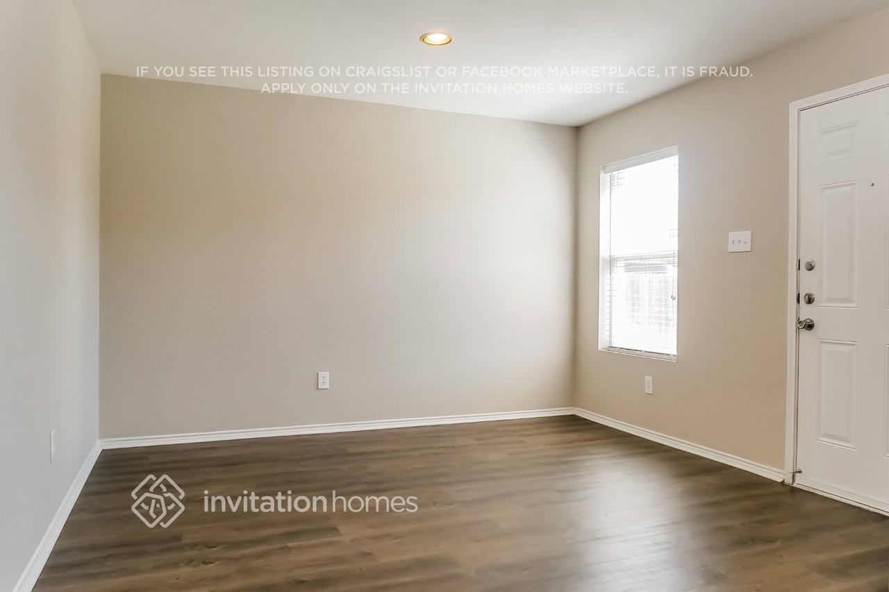 1404 Whitewater Dr - Photo 3 of 16