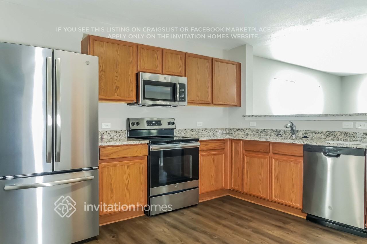 1404 Whitewater Dr - Photo 4 of 16