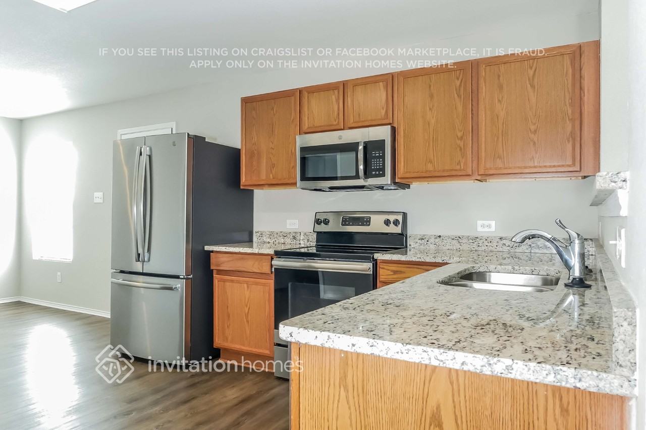 1404 Whitewater Dr - Photo 5 of 16