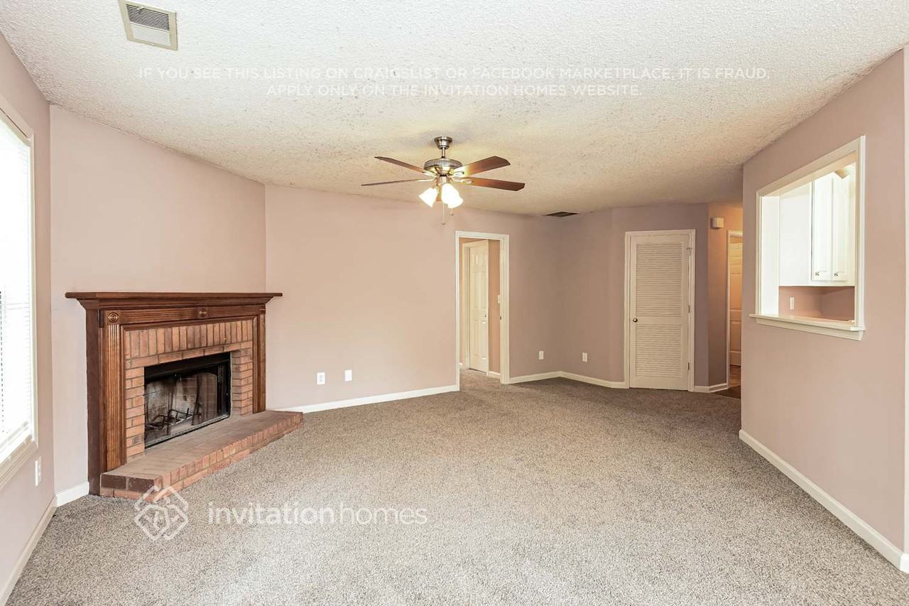4827 Baker Plantation Dr - Photo 2 of 17