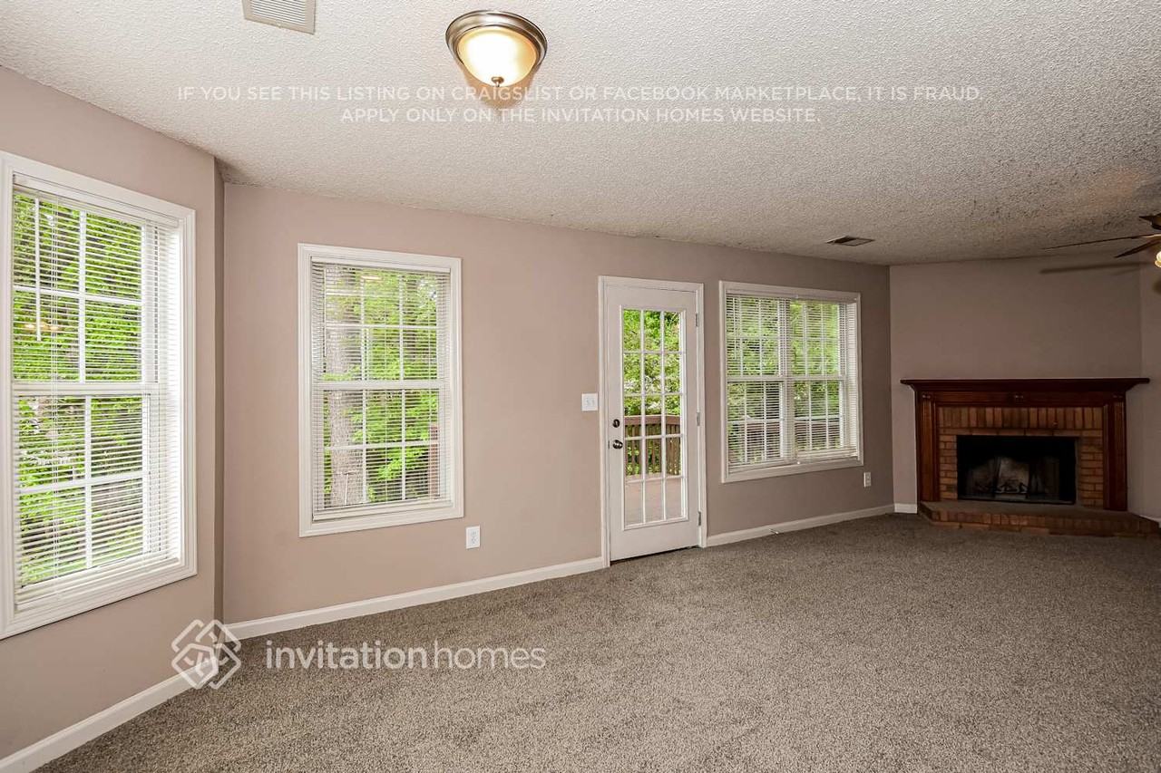 4827 Baker Plantation Dr - Photo 3 of 17