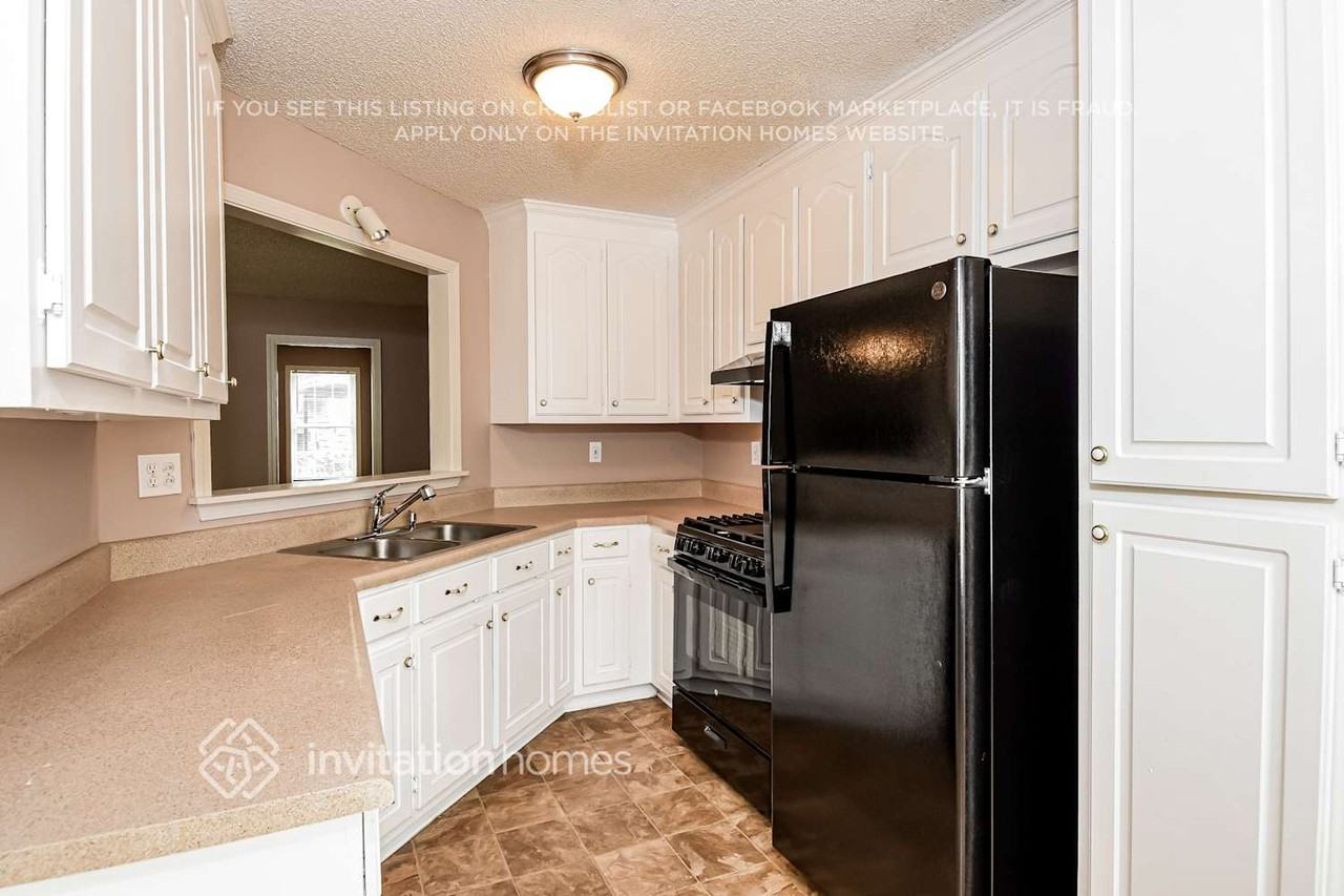 4827 Baker Plantation Dr - Photo 6 of 17