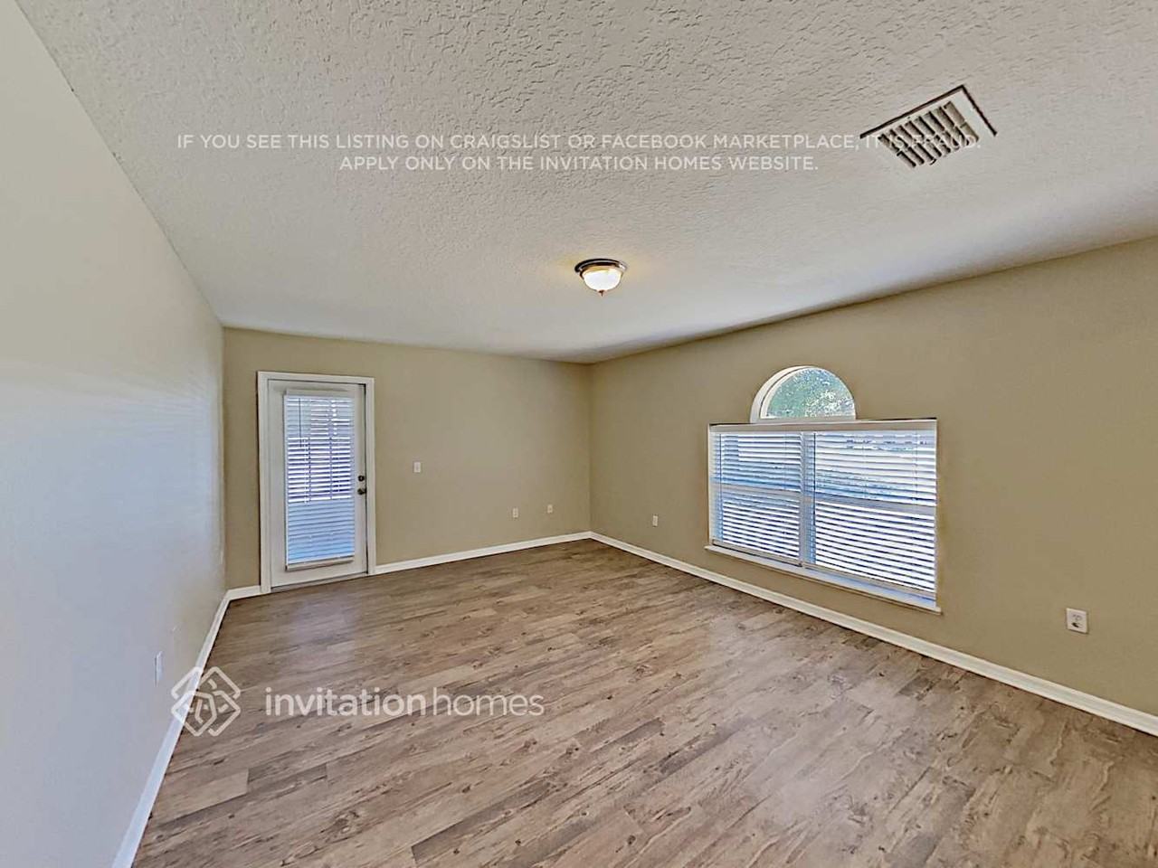 1806 Torrington Dr - Photo 4 of 18