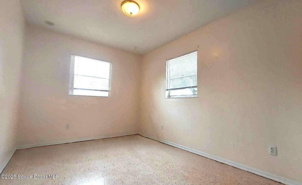 1706 Pineda St - Photo 5 of 23