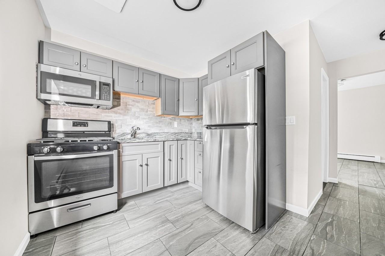 640 Franklin Ave Apt 1m - Photo 5 of 12