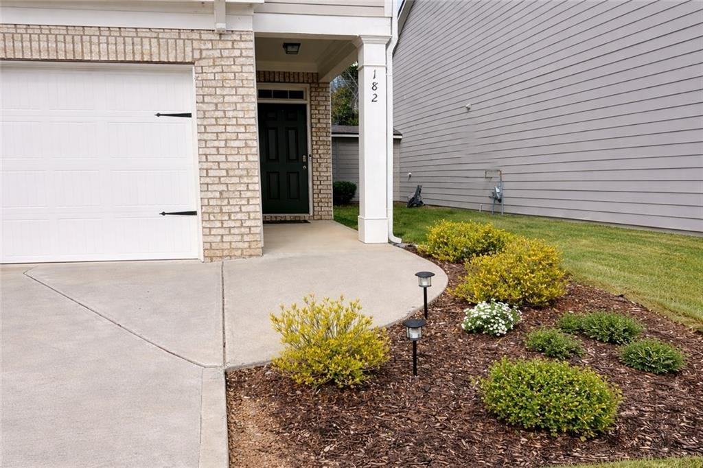 182 Woodhouse Cir - Photo 2 of 26