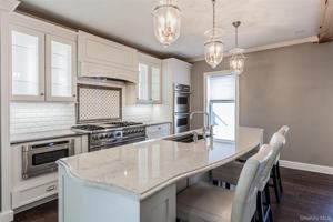 featured image of 606 E Jericho Tpke