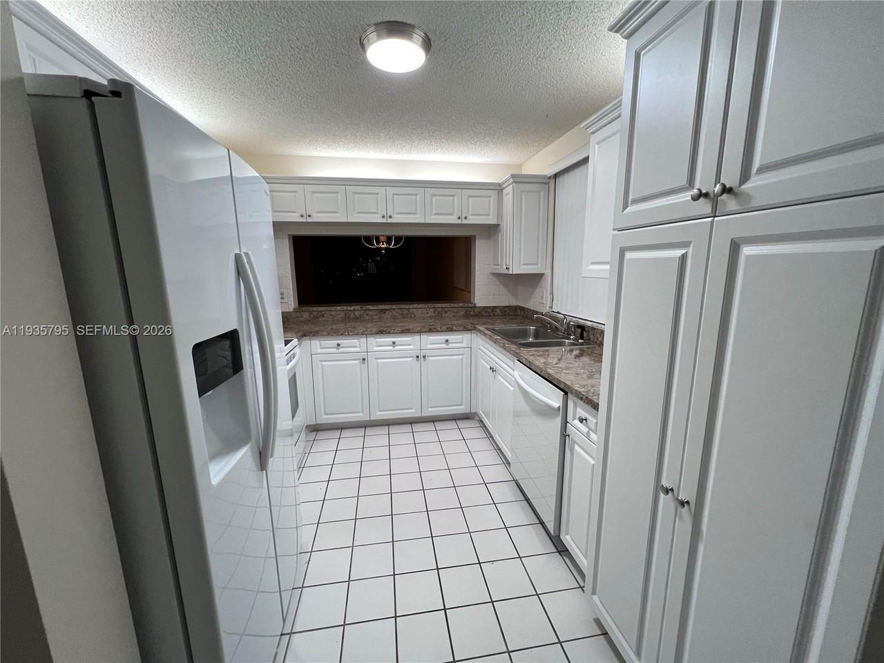 10426 E Clairmont Cir ##212 - Photo 3 of 35