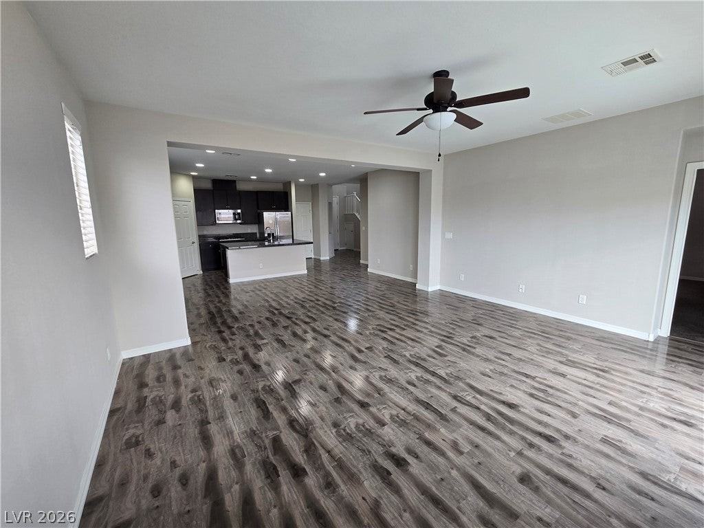 8046 Ancient Oaks Ave - Photo 6 of 40
