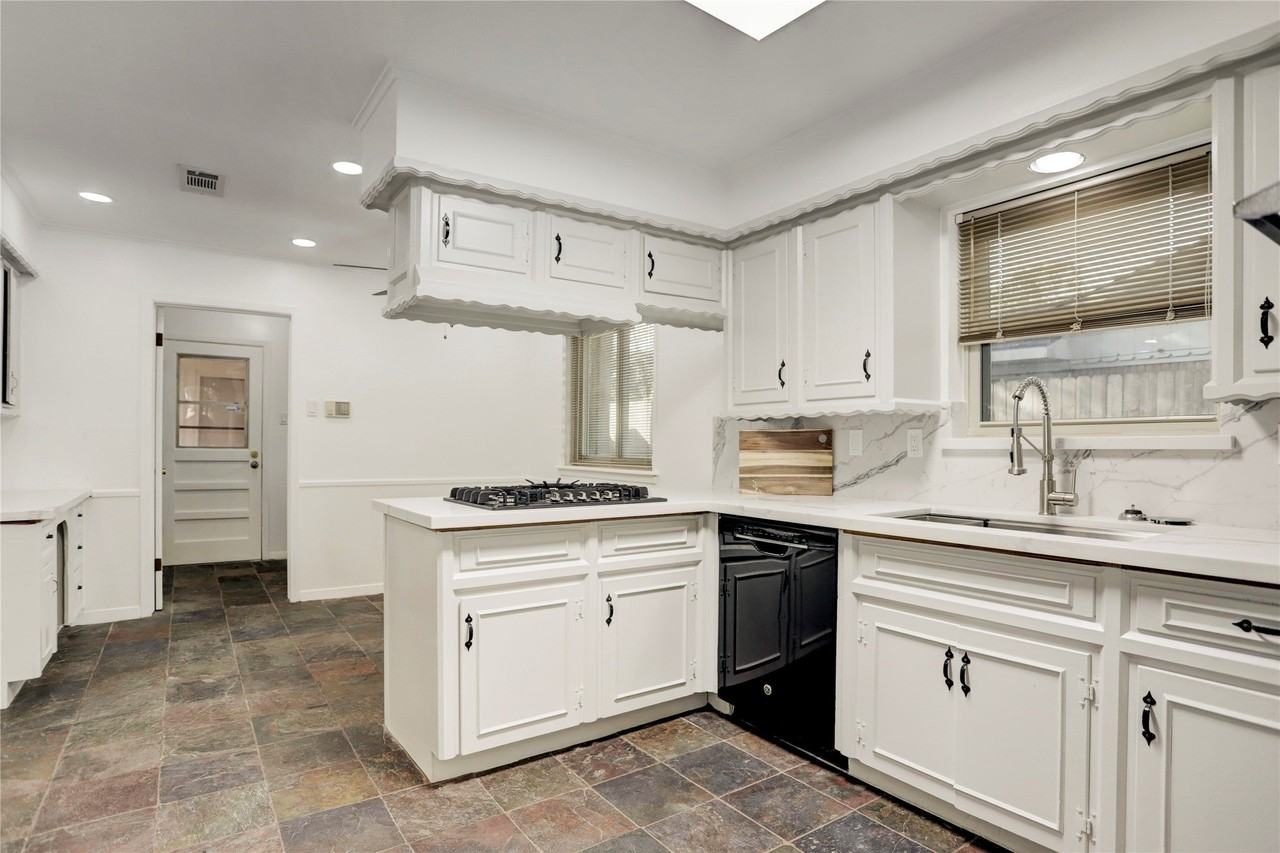5735 Wigton Dr - Photo 3 of 13