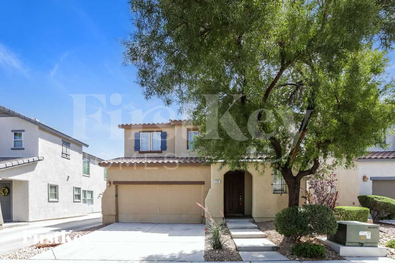684 Moonlight Stroll St