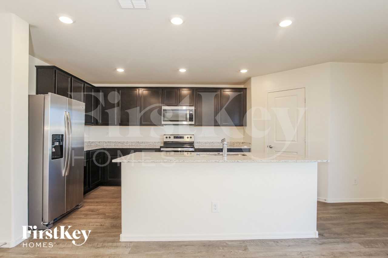 8434 S 258th Dr - Photo 4 of 16