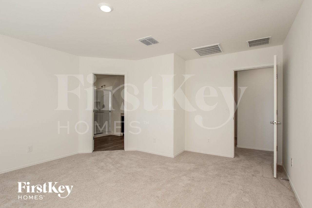 8434 S 258th Dr - Photo 5 of 16
