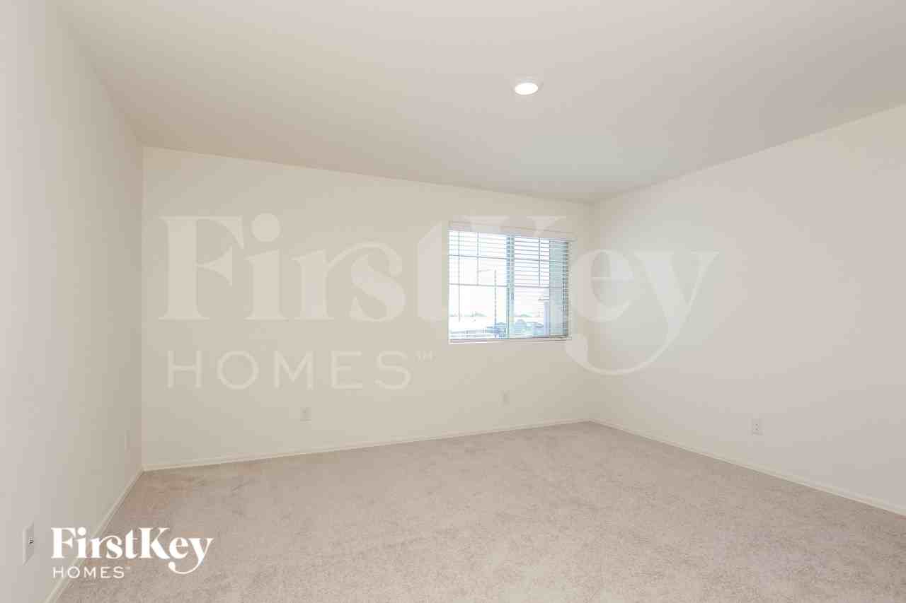 8434 S 258th Dr - Photo 6 of 16