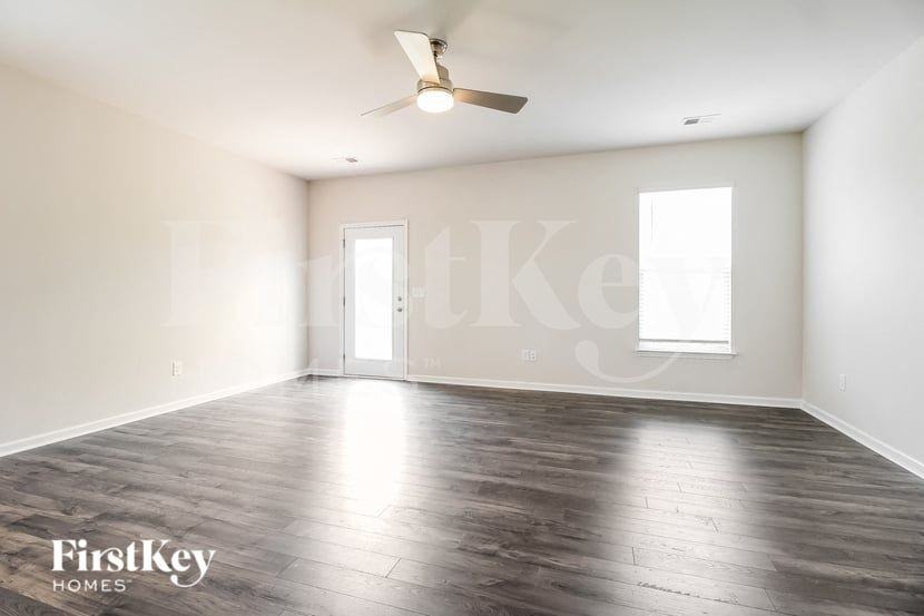 808 Birchcrest Way - Photo 3 of 16
