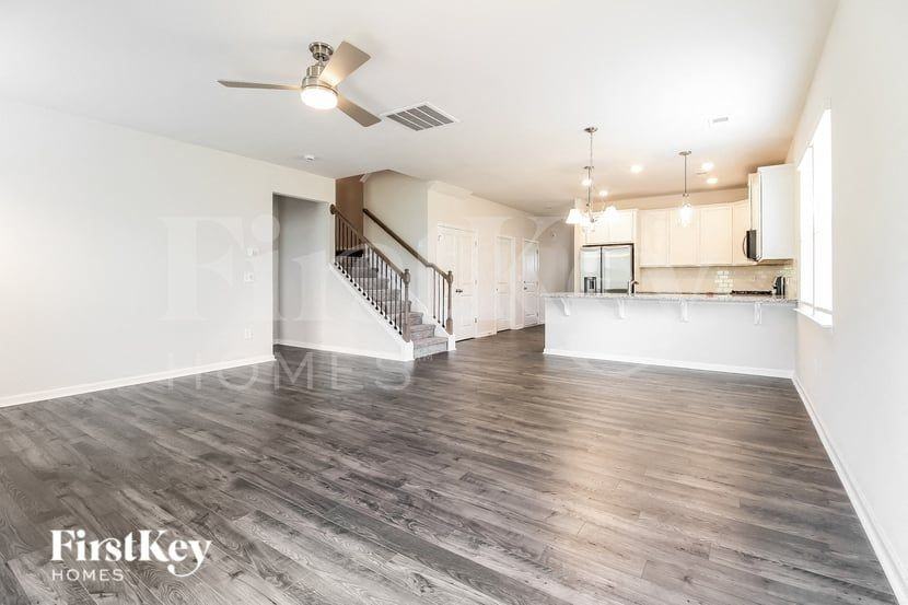 808 Birchcrest Way - Photo 4 of 16