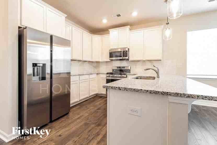 808 Birchcrest Way - Photo 5 of 16