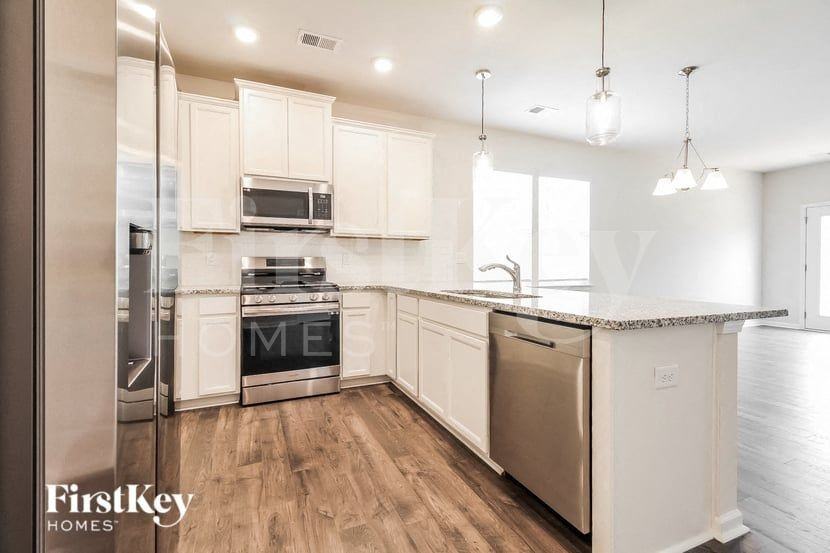 808 Birchcrest Way - Photo 6 of 16