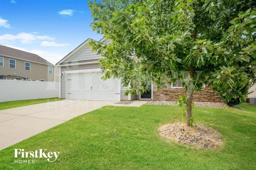 133 Kingsway Dr - Photo 2 of 14