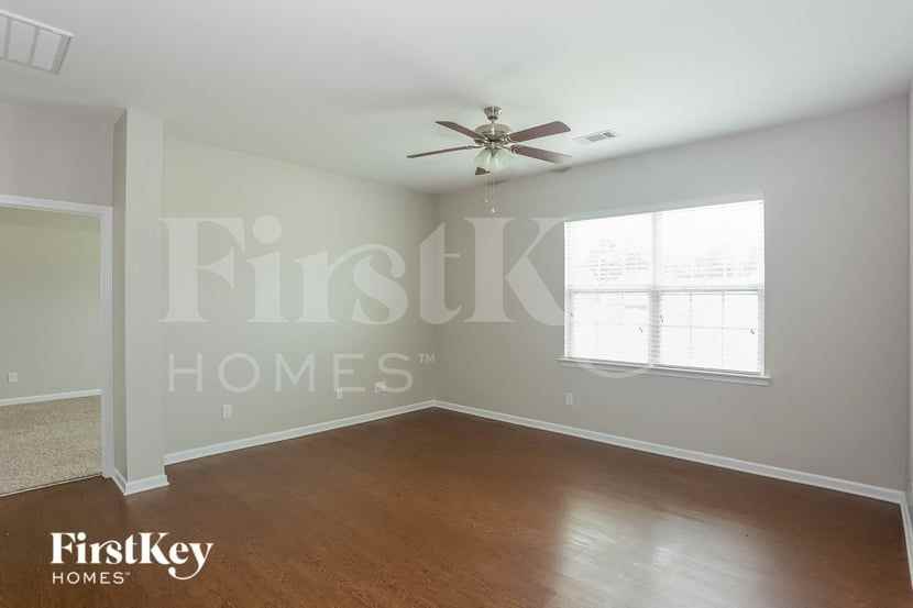 133 Kingsway Dr - Photo 3 of 14