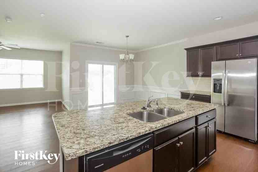 133 Kingsway Dr - Photo 5 of 14