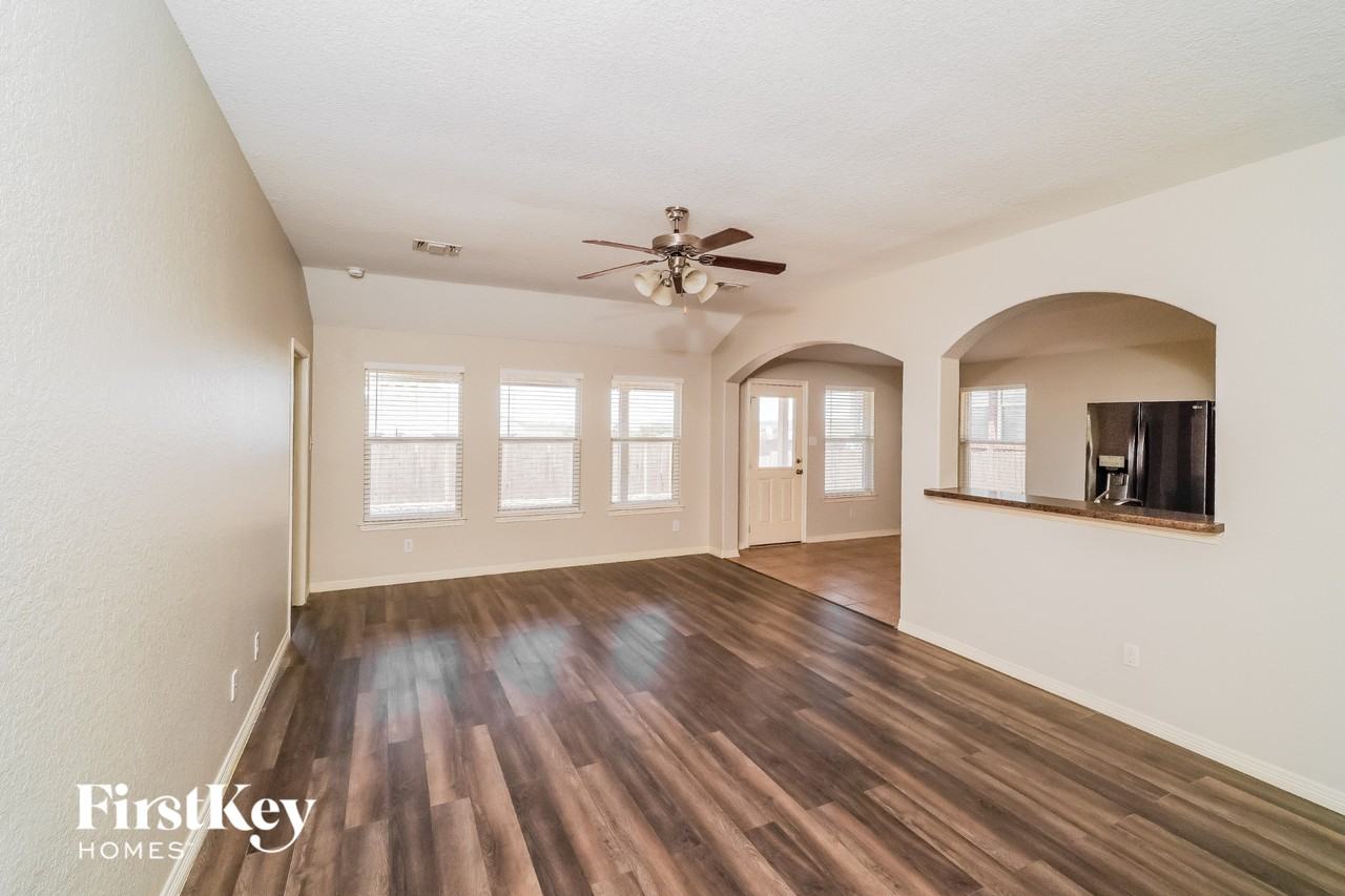 339 Primrose Way - Photo 4 of 15