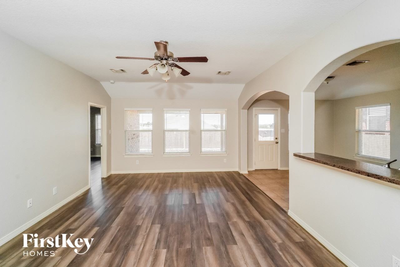 339 Primrose Way - Photo 5 of 15