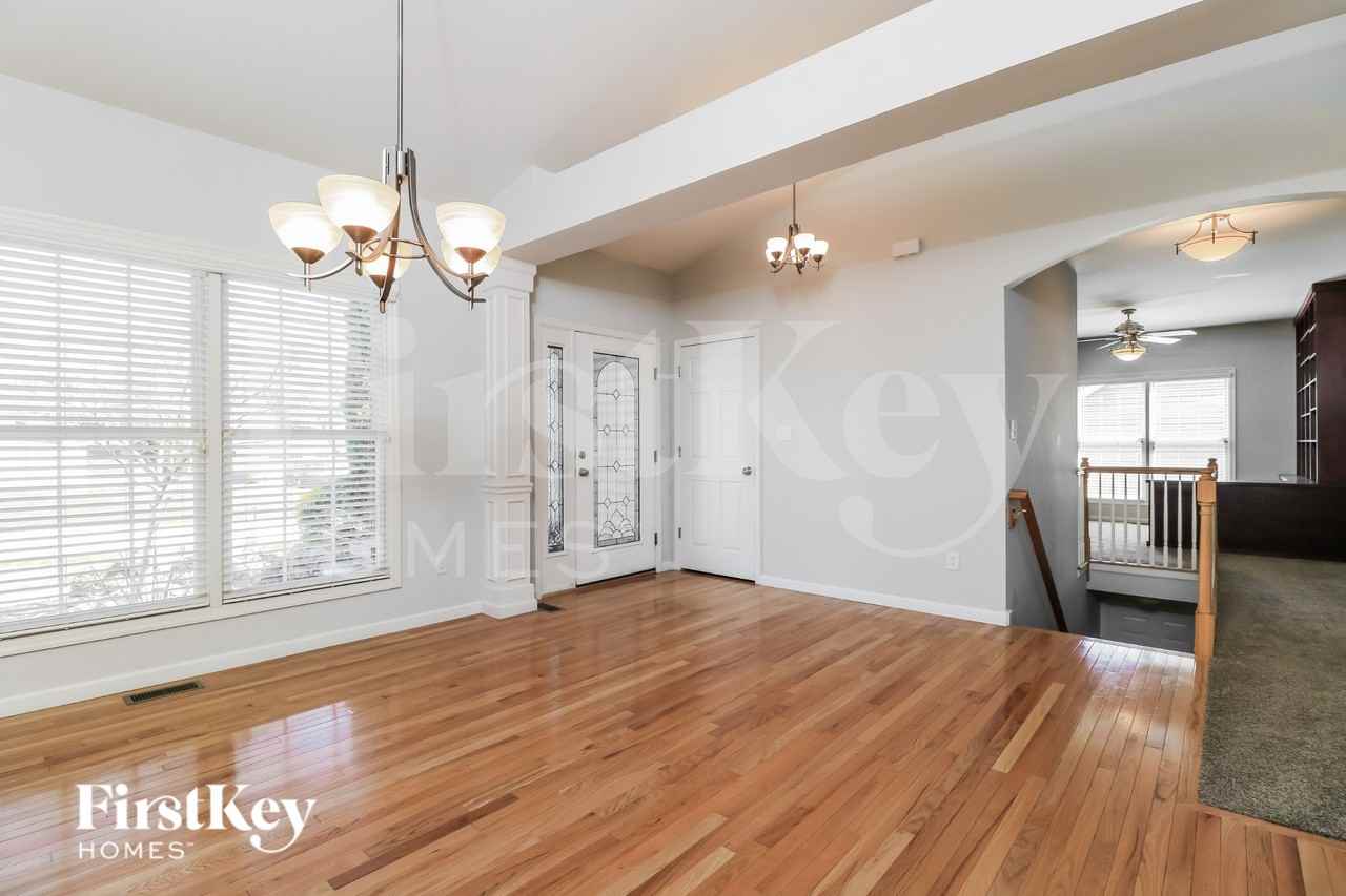 2 Stonecroft Ct - Photo 4 of 15