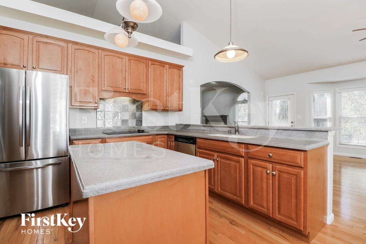 2 Stonecroft Ct - Photo 5 of 15