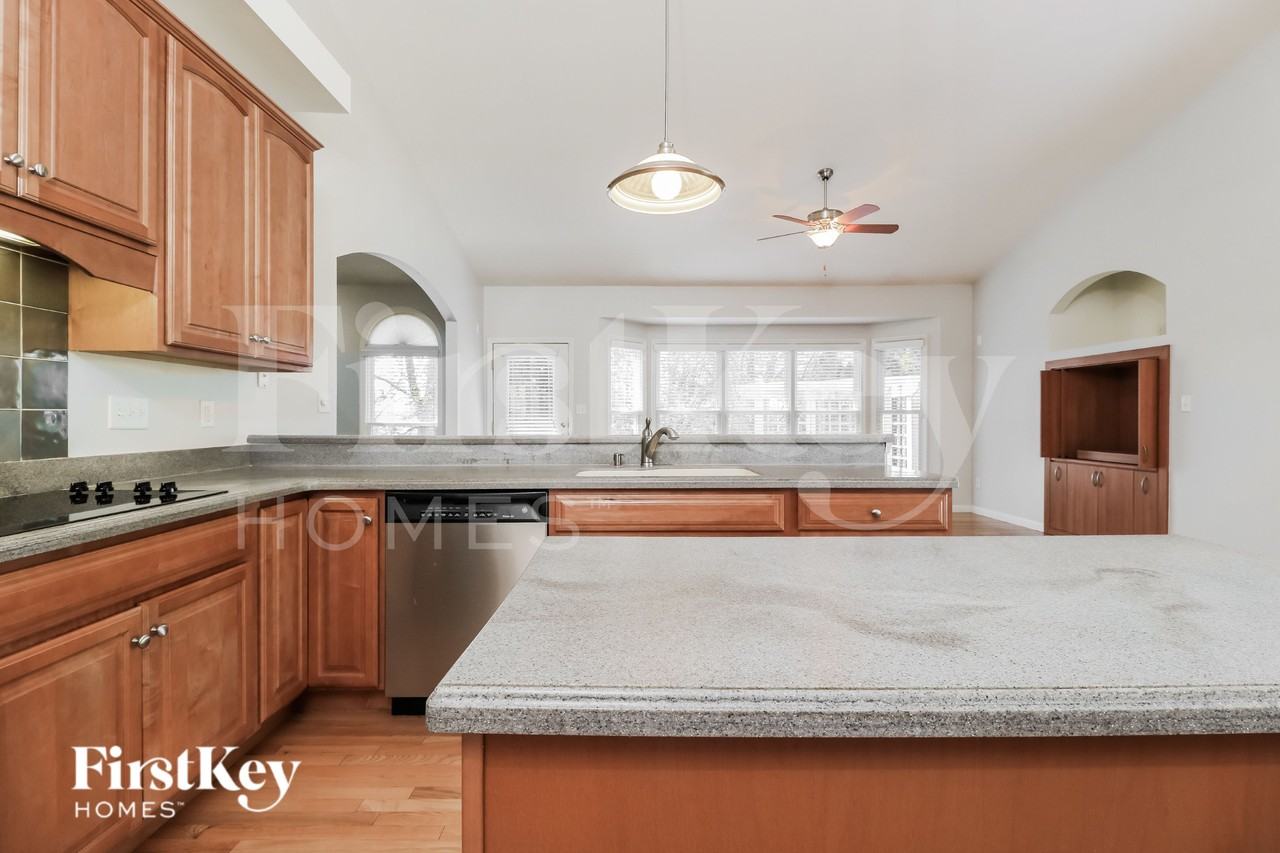 2 Stonecroft Ct - Photo 6 of 15