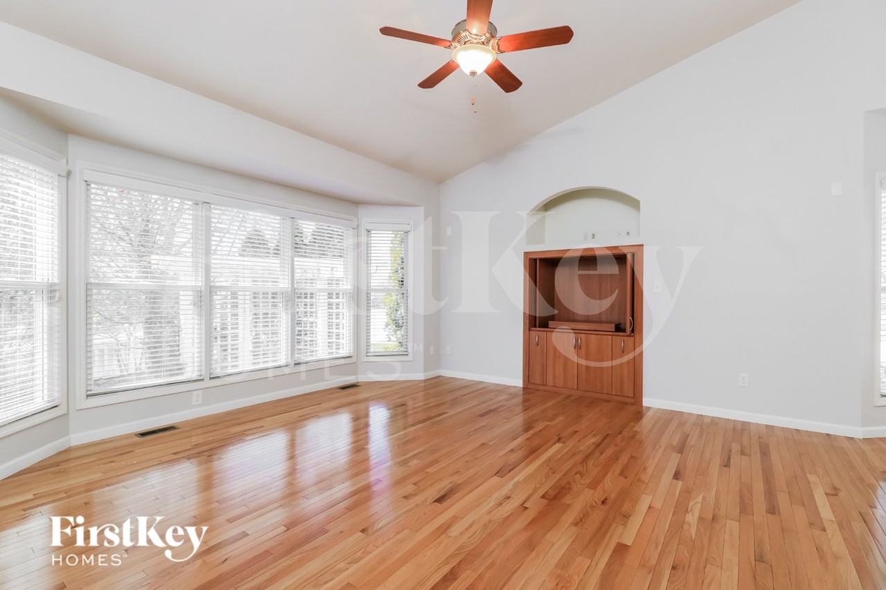 2 Stonecroft Ct - Photo 7 of 15