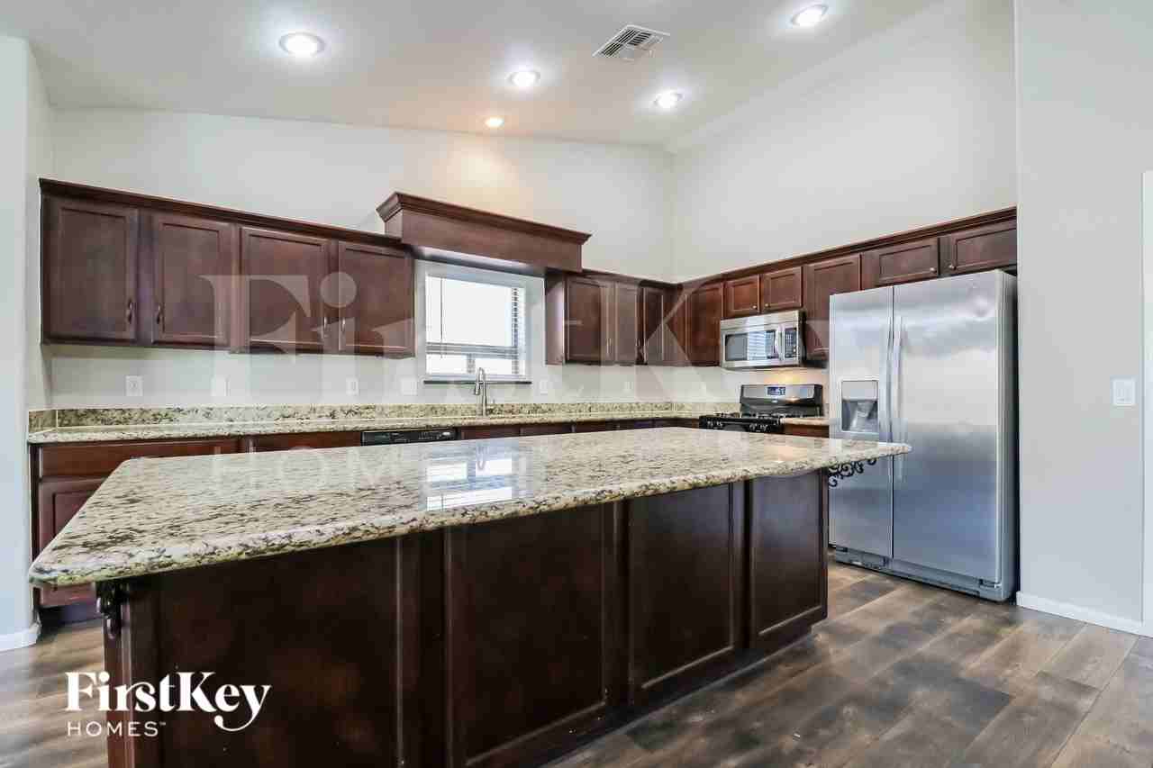 17862 W Alexandria Way - Photo 5 of 16