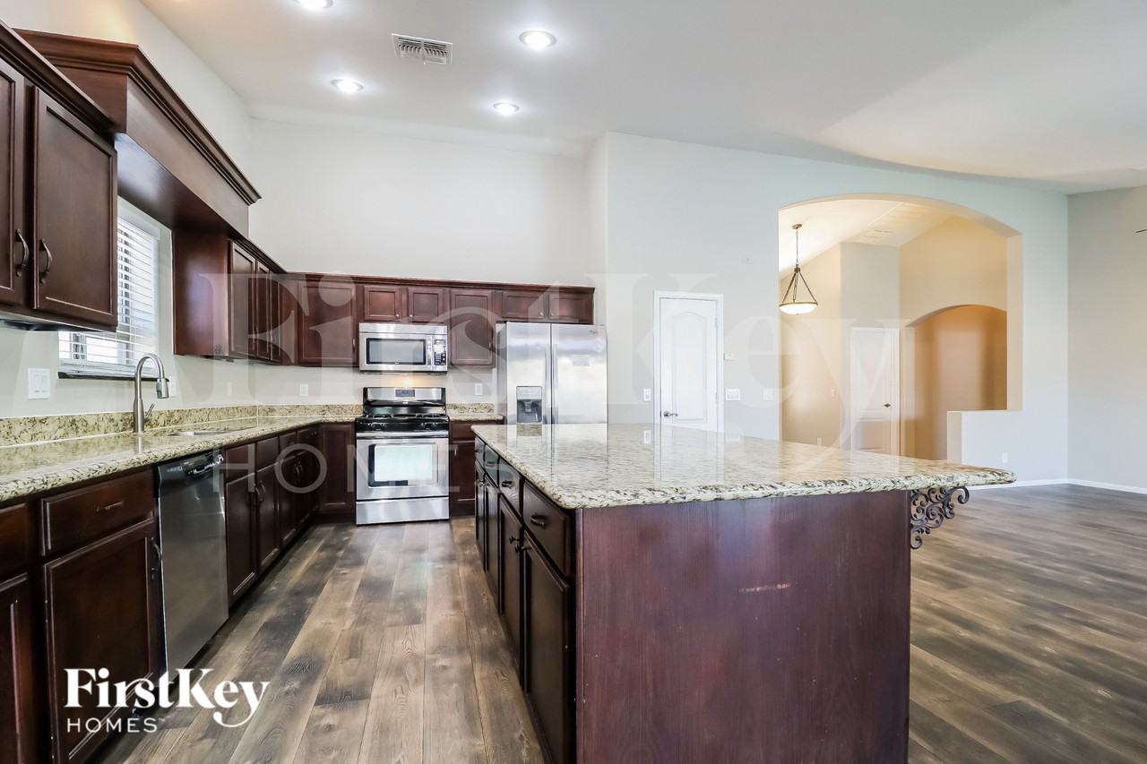 17862 W Alexandria Way - Photo 6 of 16