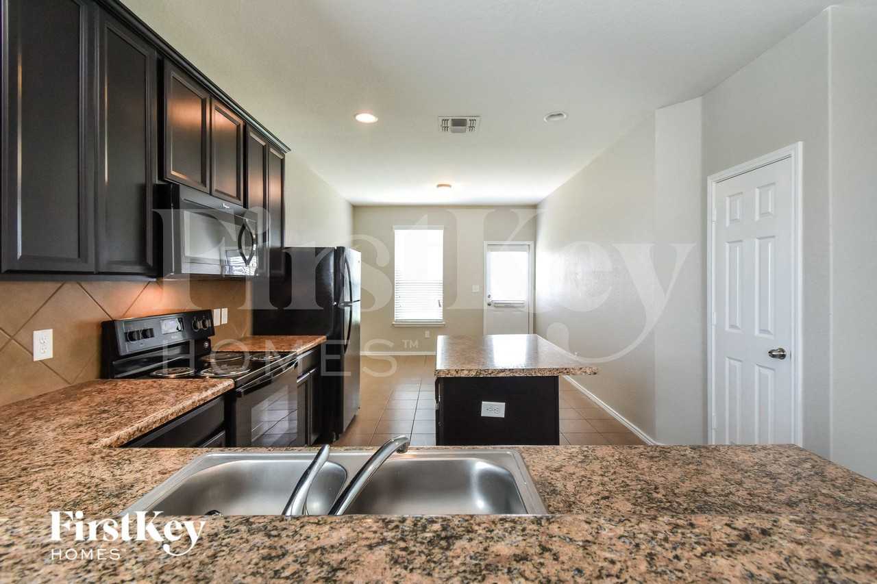 6503 Davenport Bay - Photo 5 of 15
