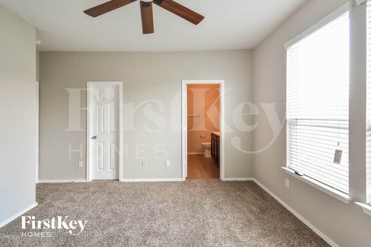 6503 Davenport Bay - Photo 6 of 15