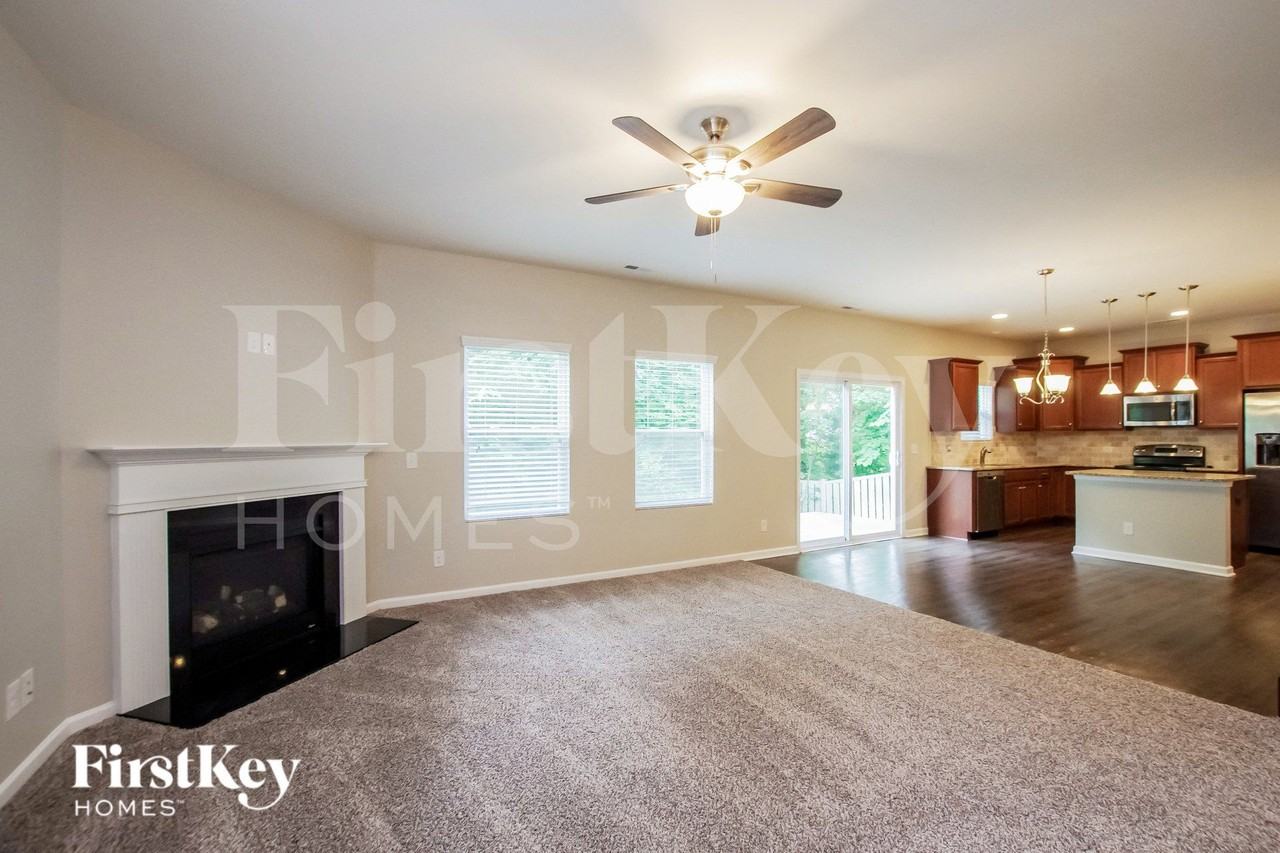 8054 Hereford St - Photo 4 of 16