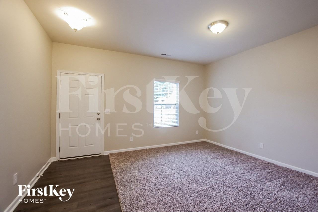8054 Hereford St - Photo 5 of 16