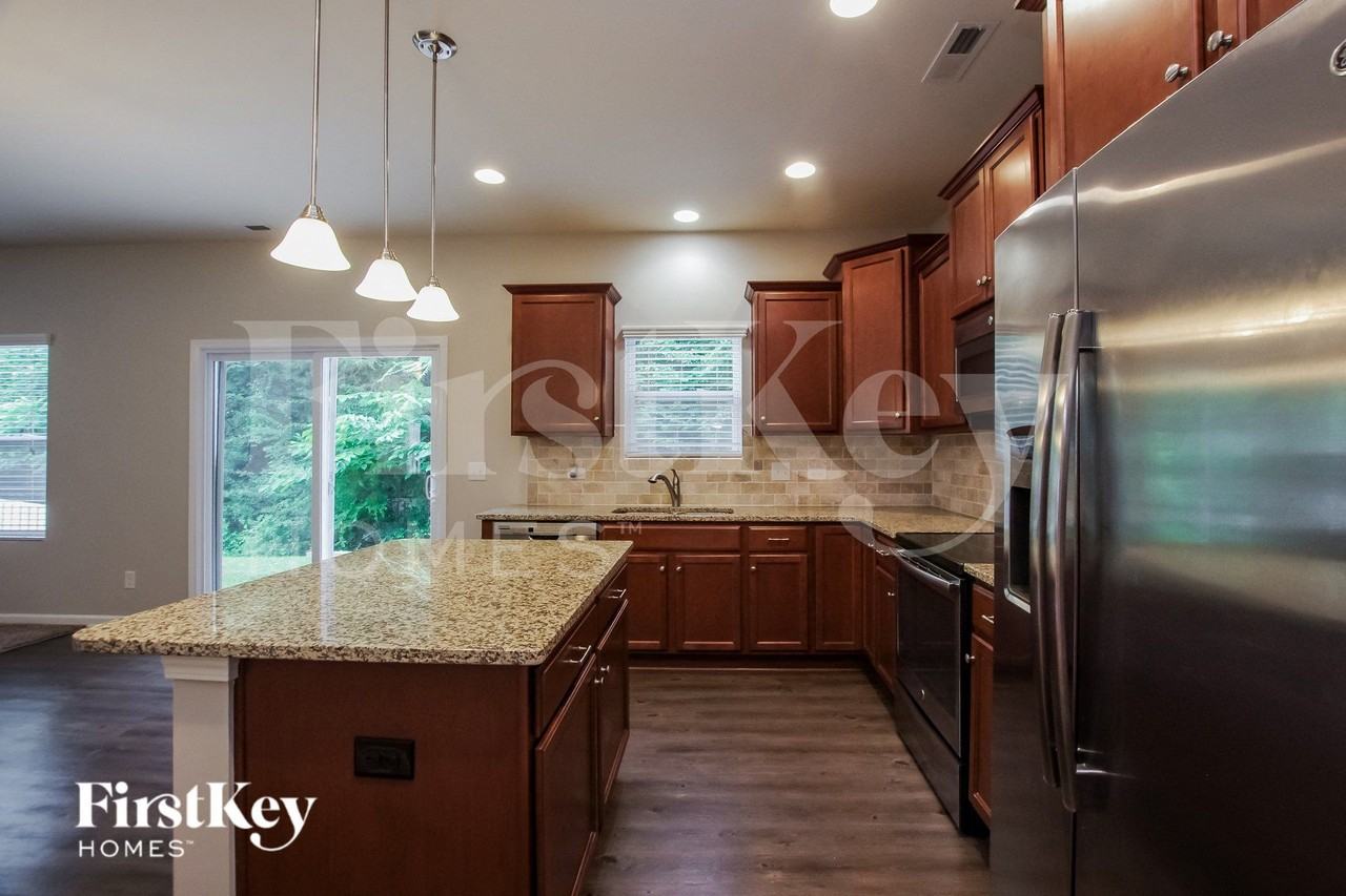 8054 Hereford St - Photo 6 of 16