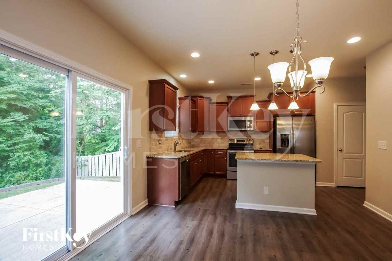 8054 Hereford St - Photo 7 of 16