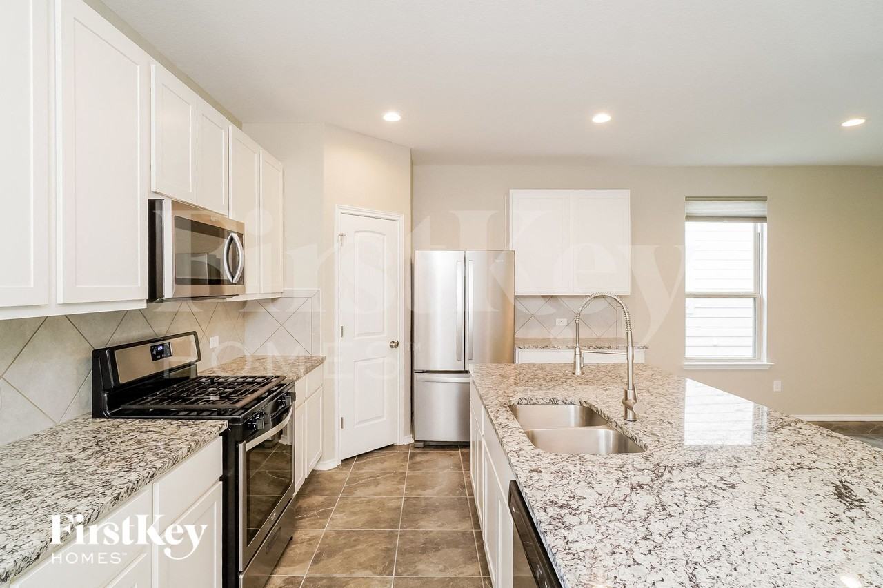 7531 Harvest Bay - Photo 6 of 14