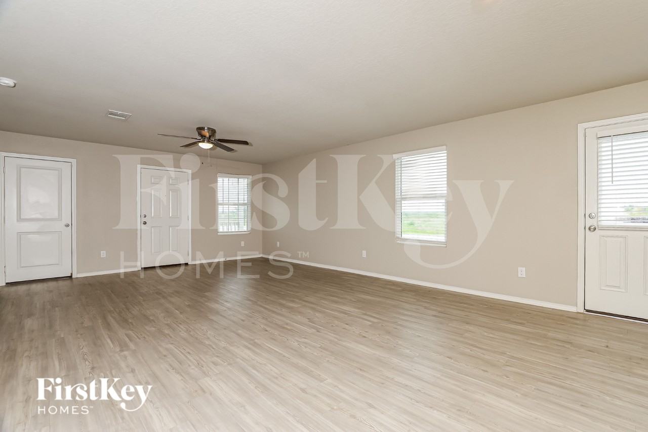 10707 Giacconi Dr - Photo 3 of 20