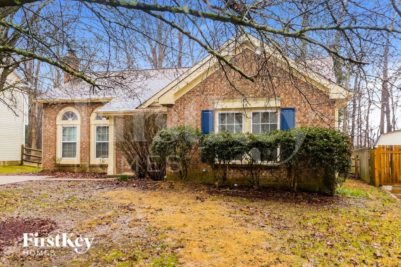2035 David Earl Dr