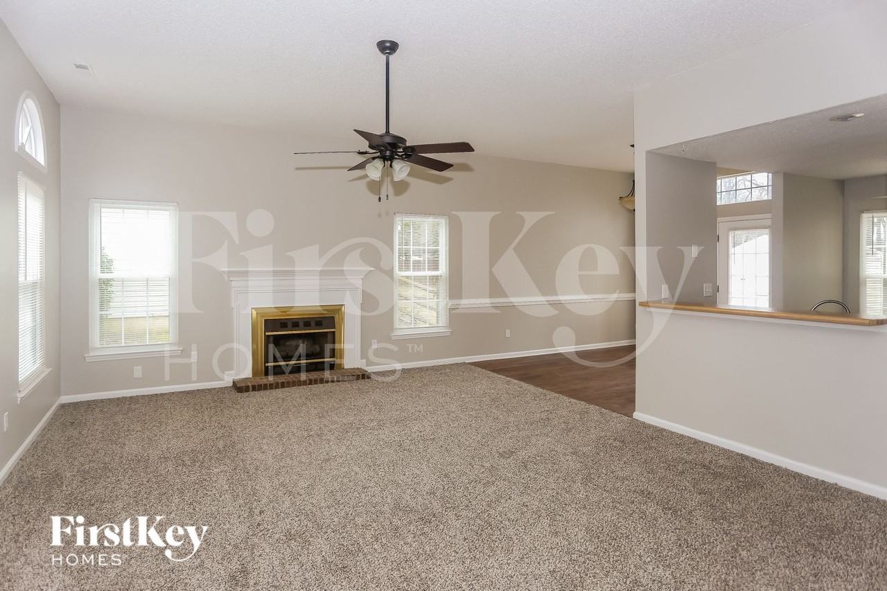 2035 David Earl Dr - Photo 3 of 13