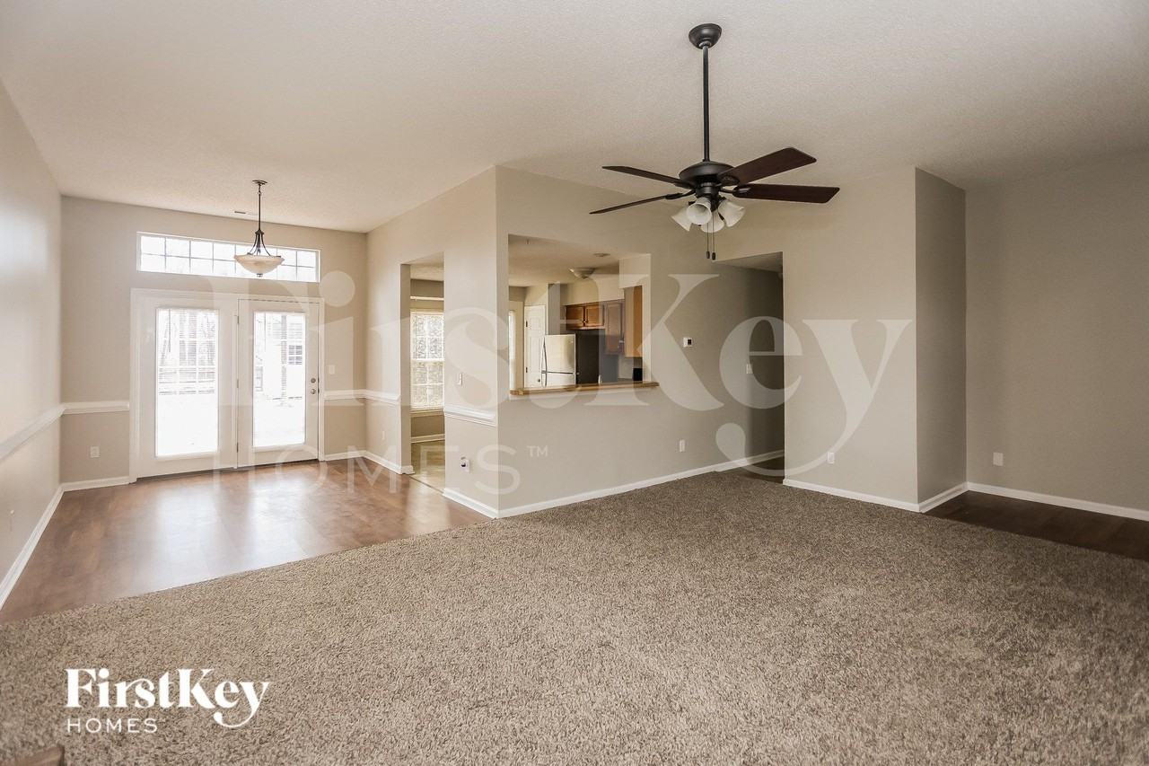 2035 David Earl Dr - Photo 4 of 13