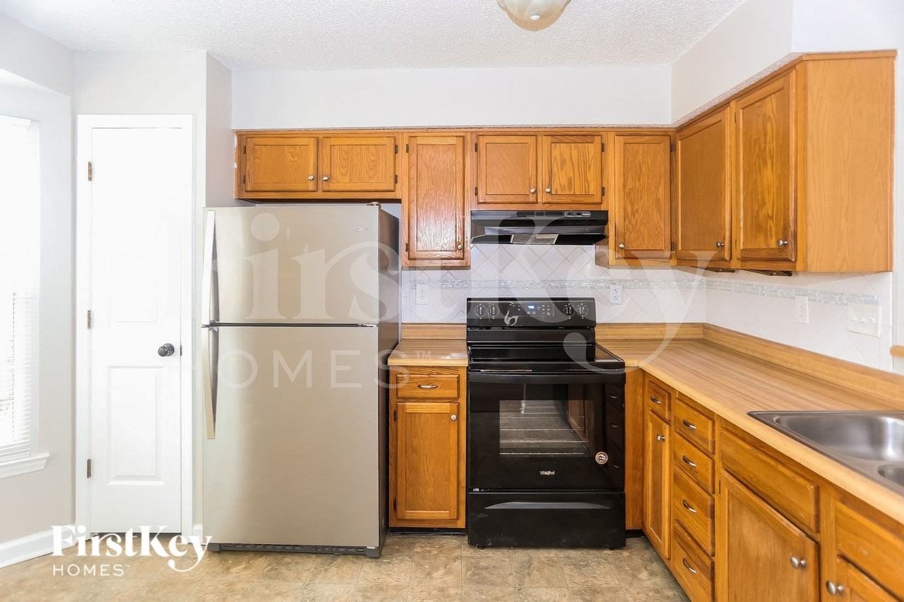 2035 David Earl Dr - Photo 5 of 13