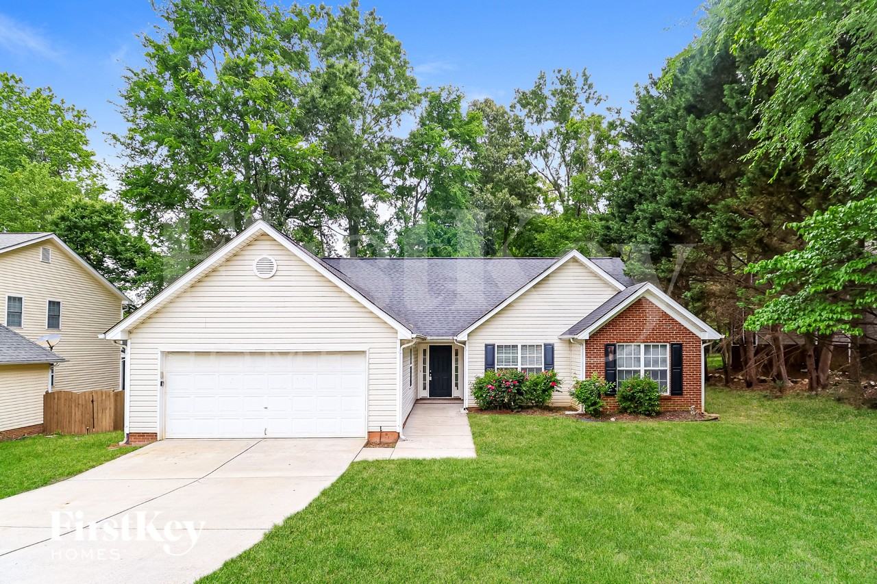 3235 Leicester Dr