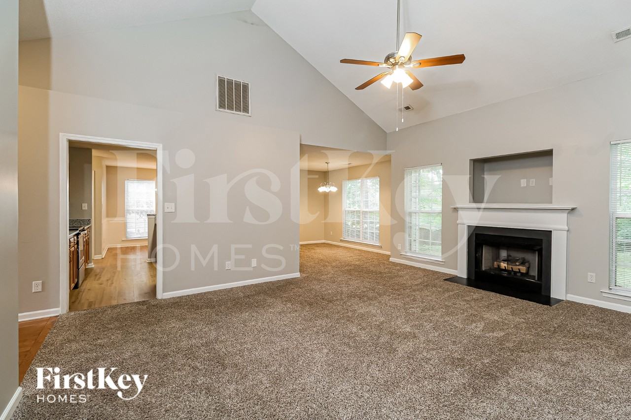 3235 Leicester Dr - Photo 3 of 19
